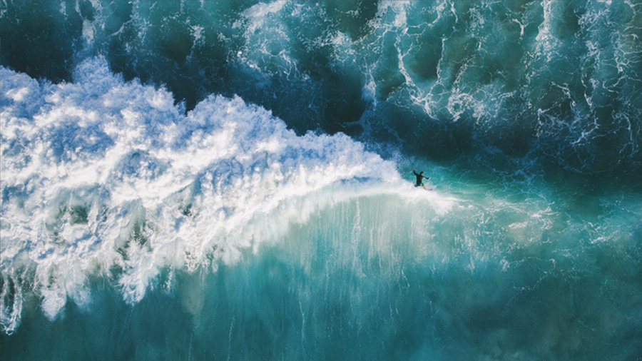 Artificial Intelligence, IoT, and Blockchain: surfing the "Third Wave"