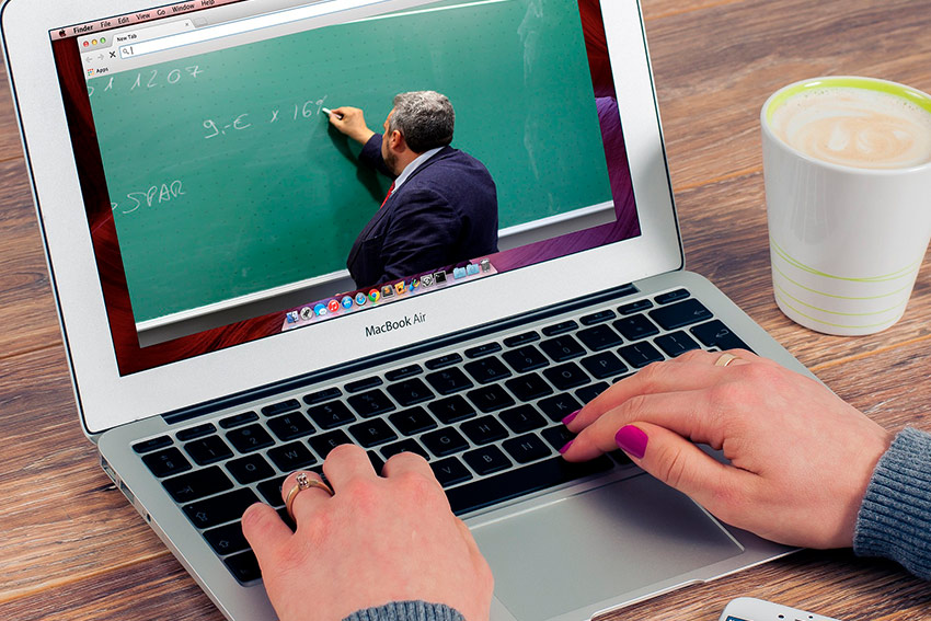 Las aulas digitalizadas o aulas híbridas, un año después