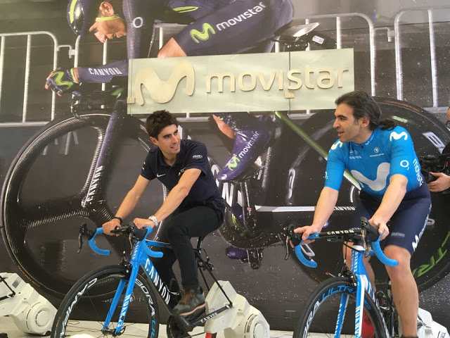 Mikel Landa and Chema Alonso riding the bicycles