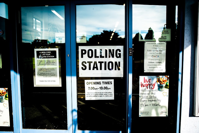 Photo of an entrance to a polling station Photo of an entrance to a polling station