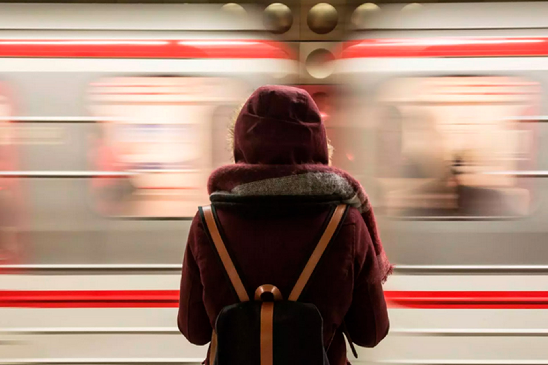 How the workers travel to Distrito T?