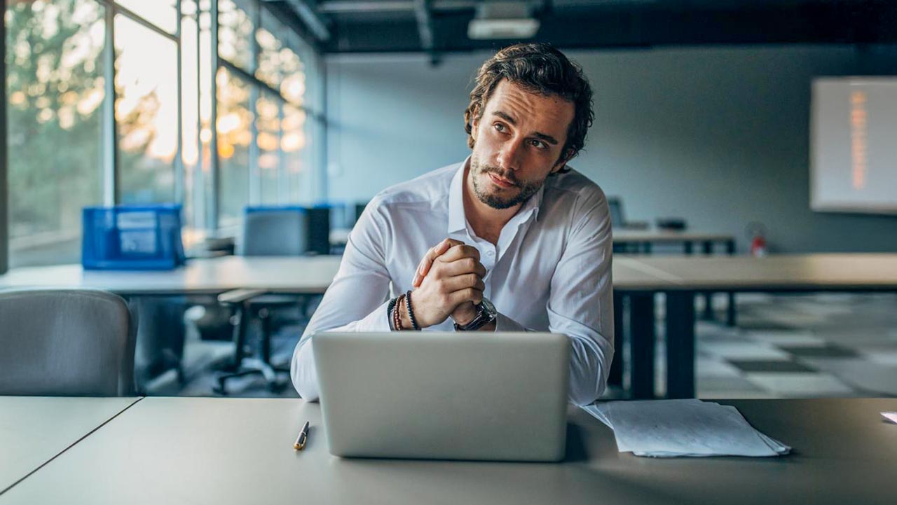 De cuando la IA sugiere y los humanos no cuestionan