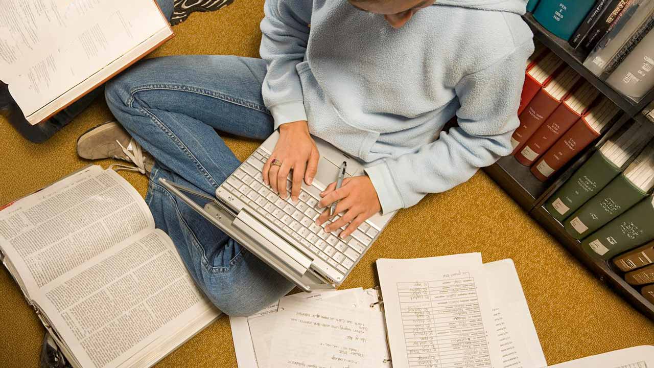 Convierte informes y apuntes en guías de estudio rápidas con la IA de Notebook LM