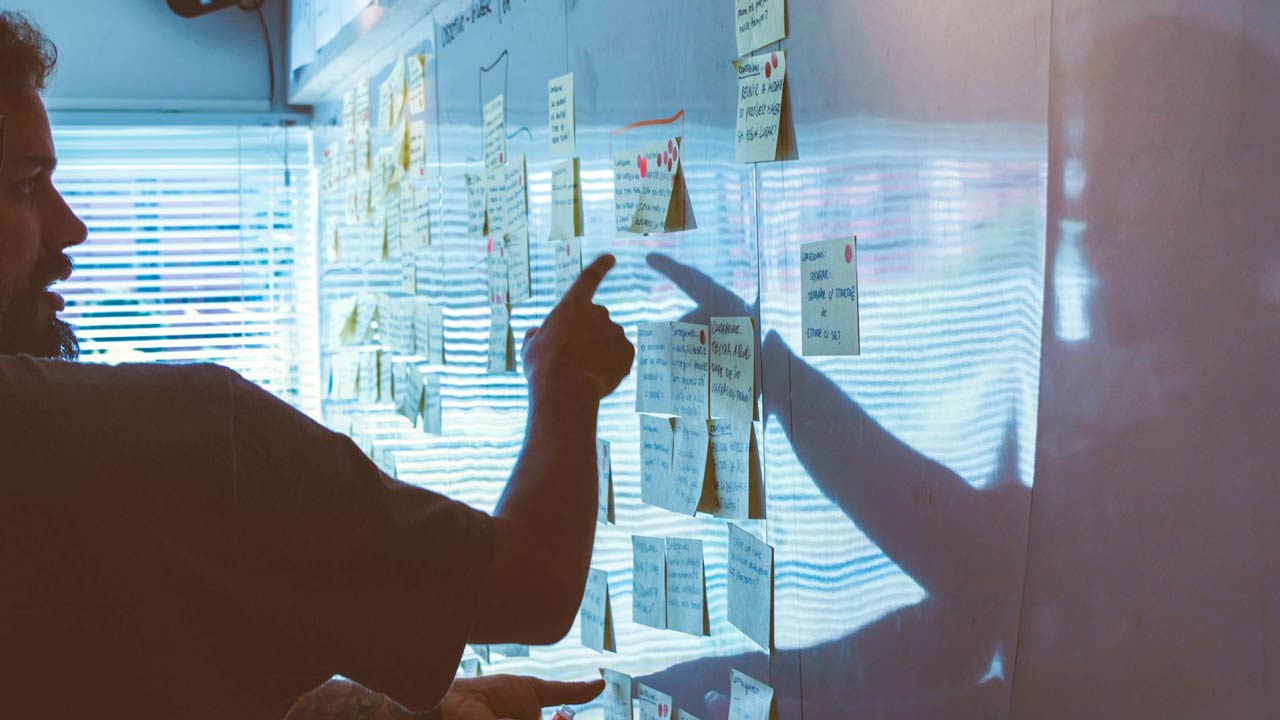 Del papel a la acción: cómo construir una hoja de ruta de ciberseguridad OT eficaz