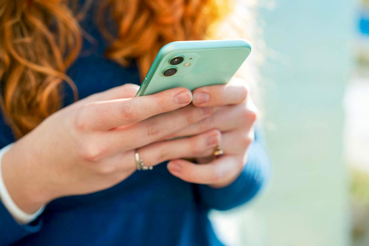 Cómo hacer frente a los fraudes telefónicos: así se intentan proteger España y otros países de Europa contra este tipo de estafas