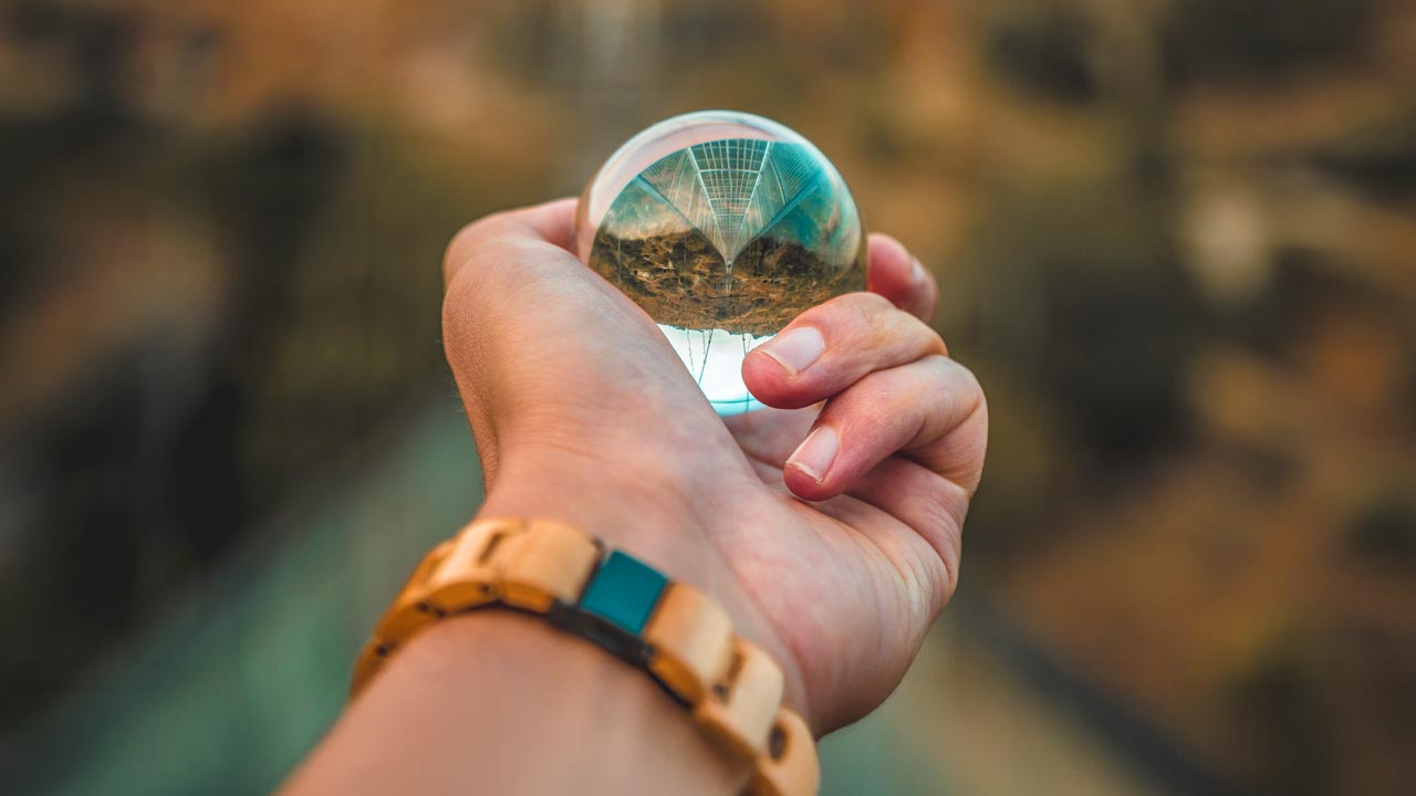 Oracles: how blockchain networks connect with the real world